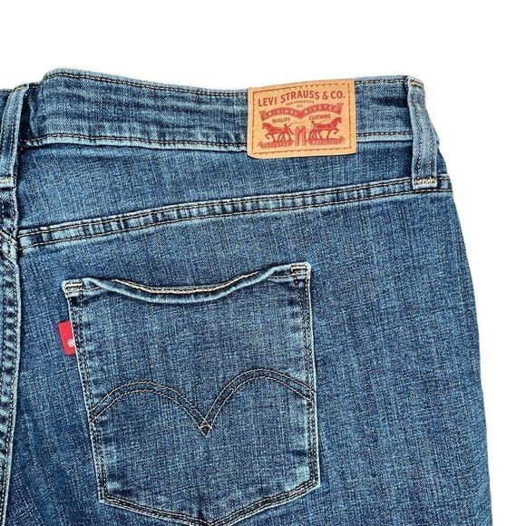 Levi's Women's Classic Roll Up Jean Shorts - Picture 6 of 12